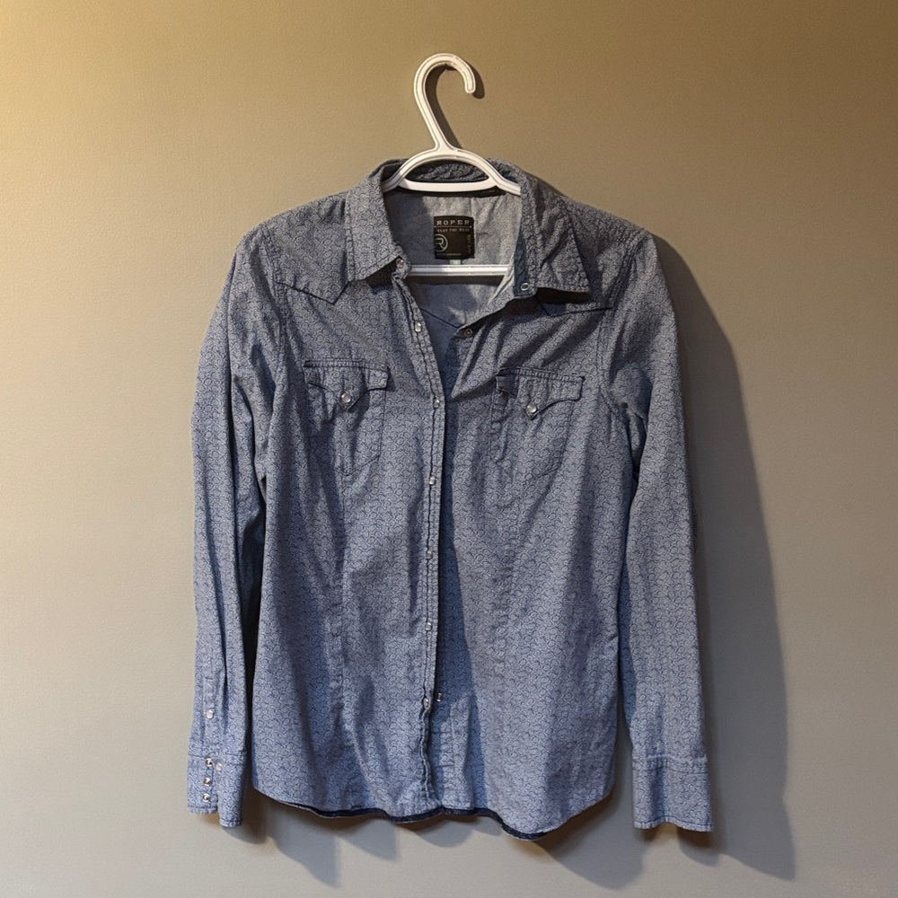 Women’s Roper Blue Pearl-snap Button-Up Shirt size M